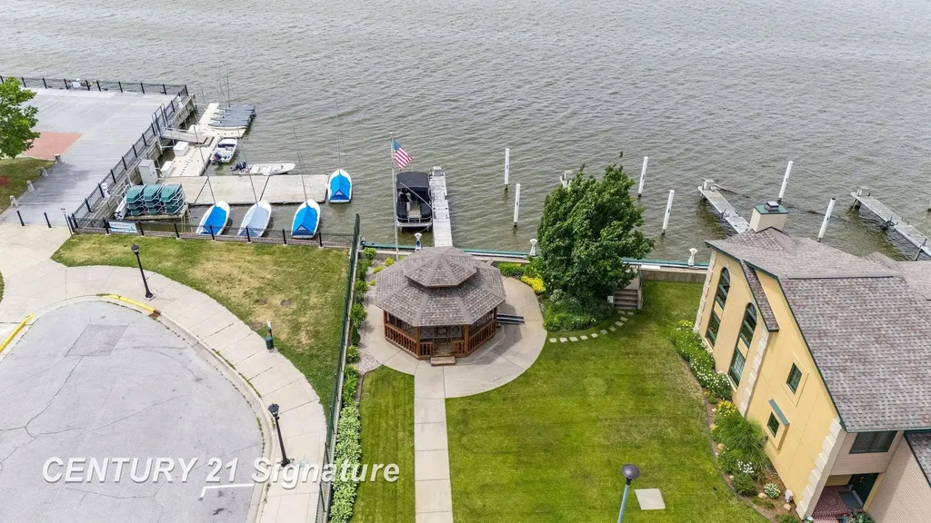 225 Jennison Place Bay City City MI 48708