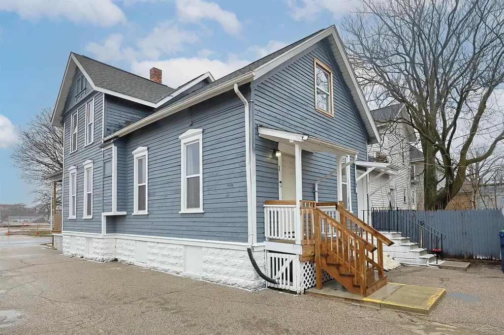 110 N Madison Avenue Bay City City MI 48708