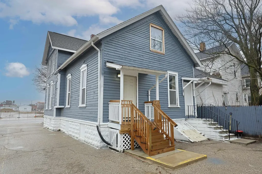 110 N Madison Avenue Bay City City MI 48708