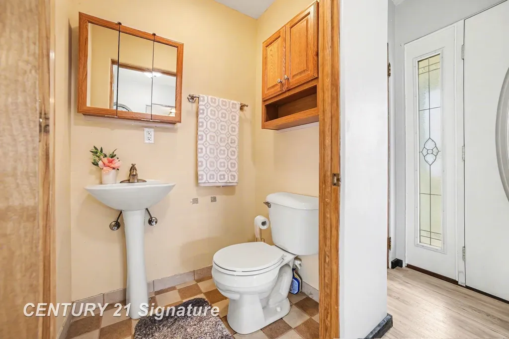3036 E Miller Road Midland Charter Township MI 48640