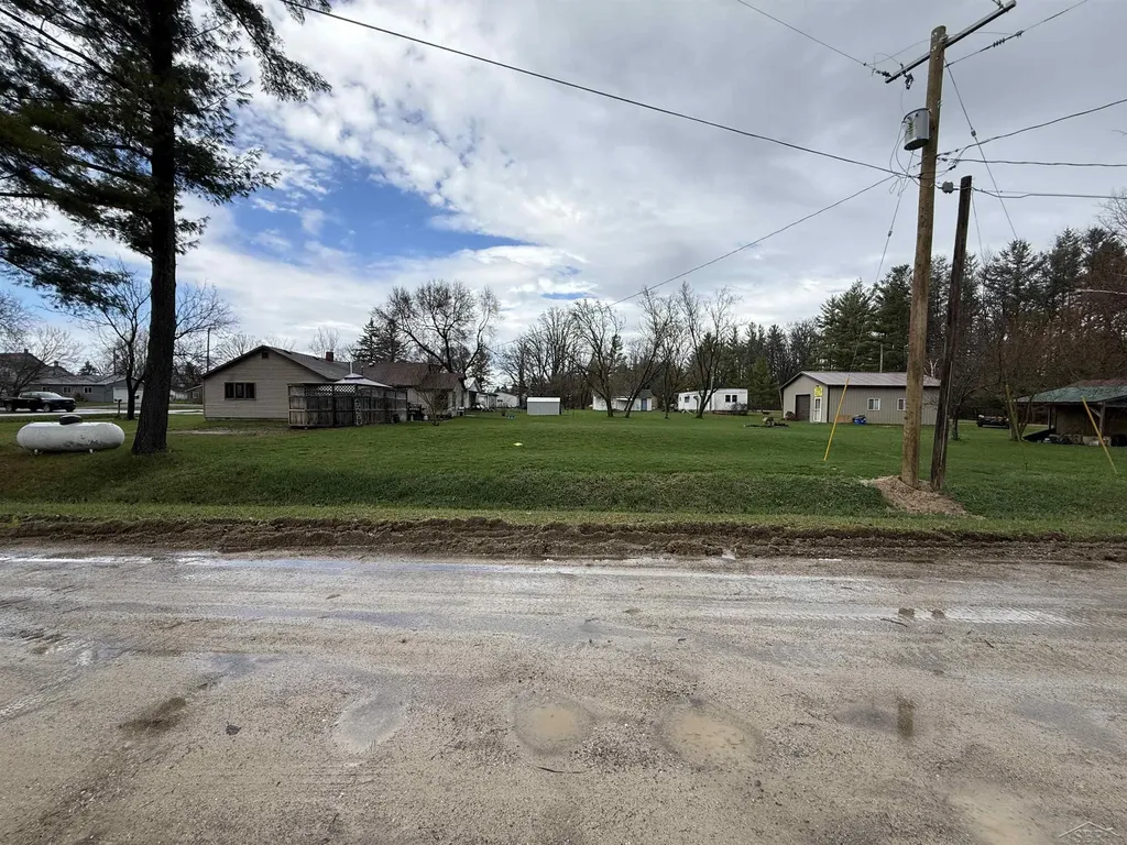 1450 Sheldon Street Moffatt Township MI 48610