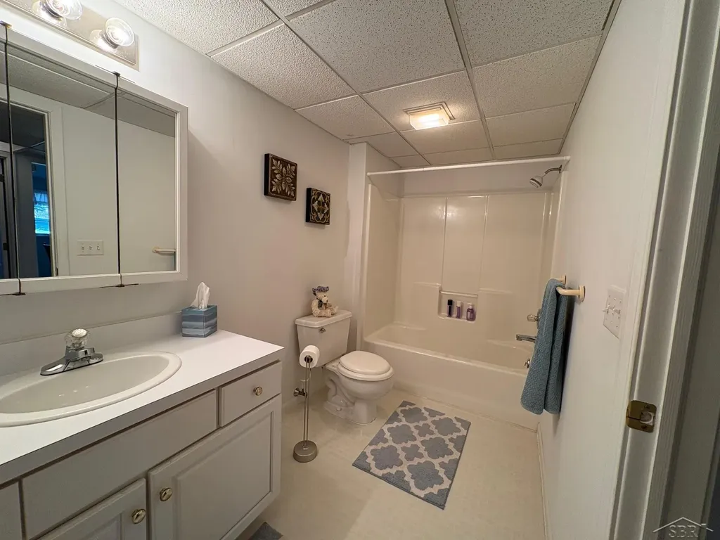 8 E Mallard Cove Drive Saginaw Charter Township MI 48603