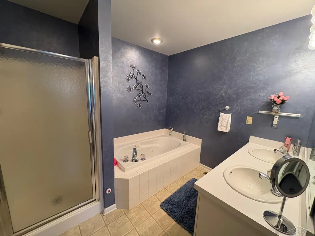 8 E Mallard Cove Drive Saginaw Charter Township MI 48603