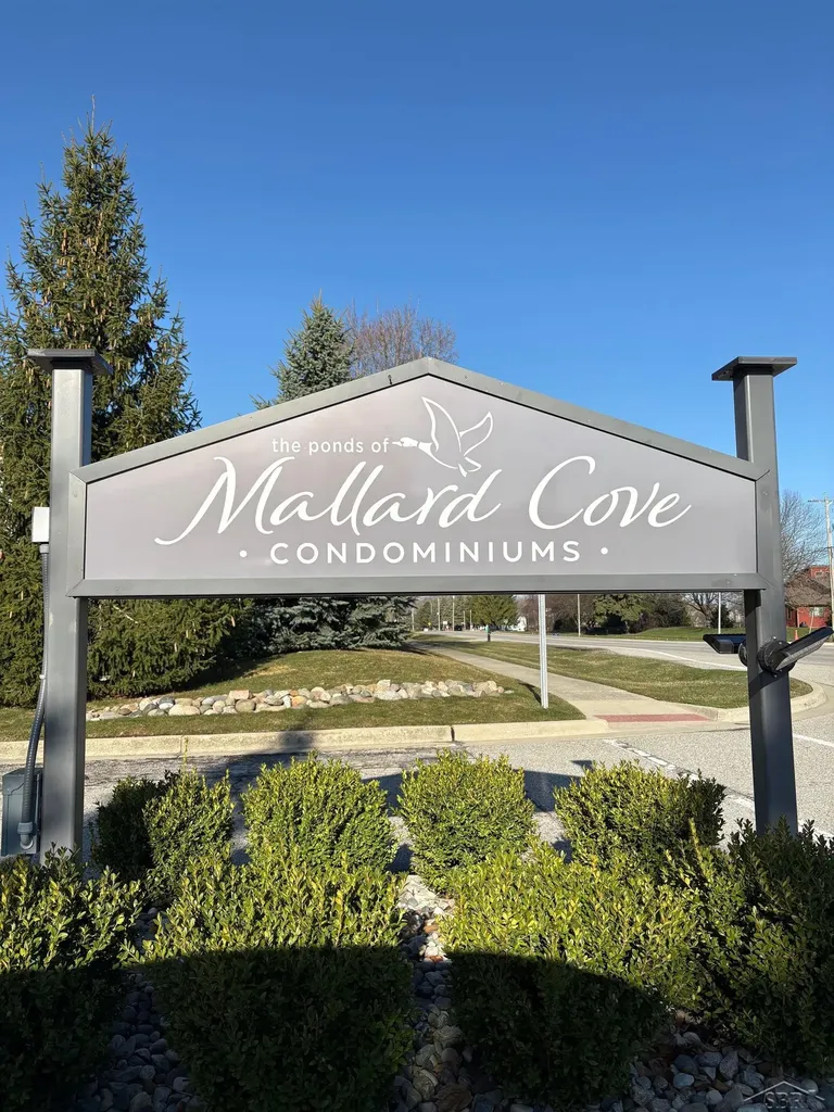 8 E Mallard Cove Drive Saginaw Charter Township MI 48603