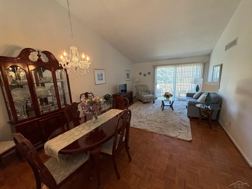 8 E Mallard Cove Drive Saginaw Charter Township MI 48603