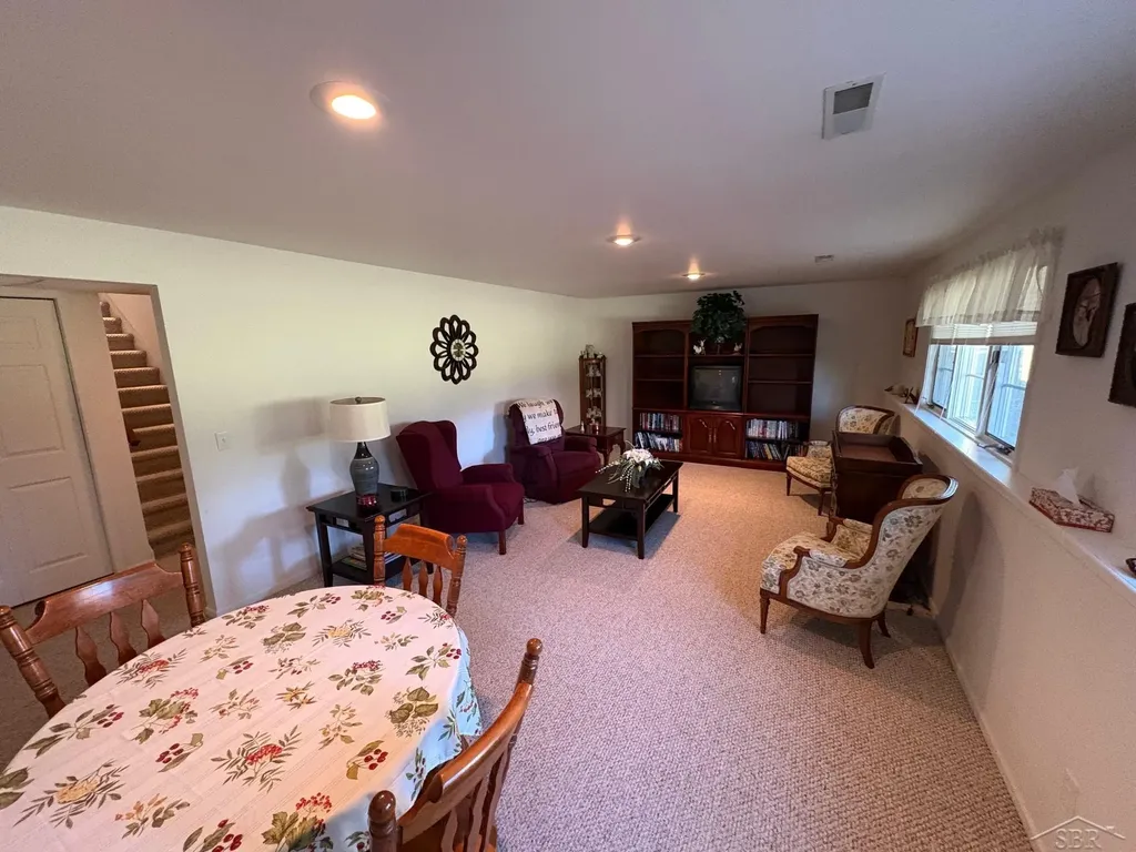 8 E Mallard Cove Drive Saginaw Charter Township MI 48603