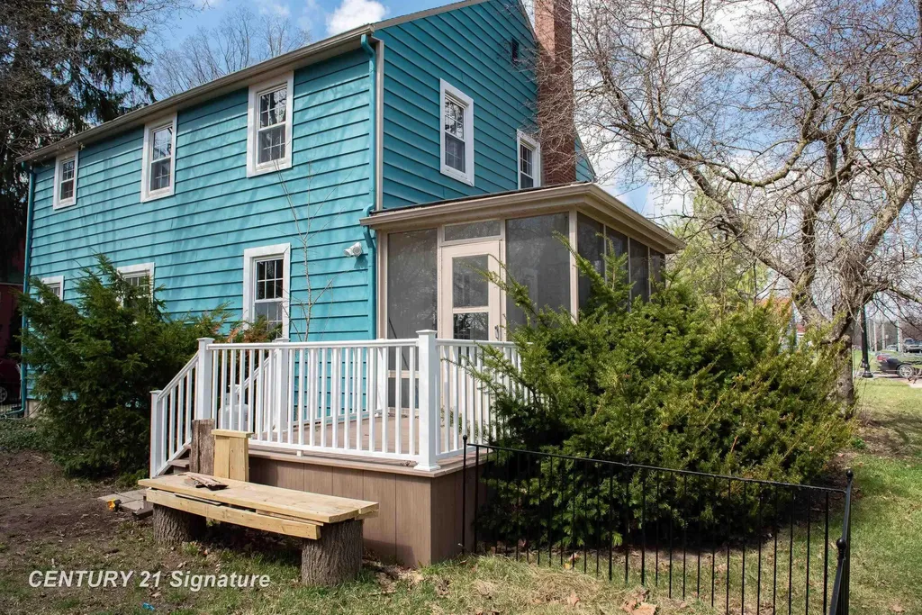 823 W Superior Street Alma City MI 48801