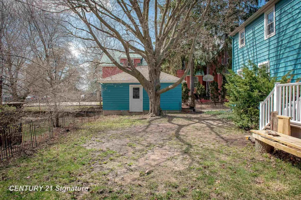823 W Superior Street Alma City MI 48801