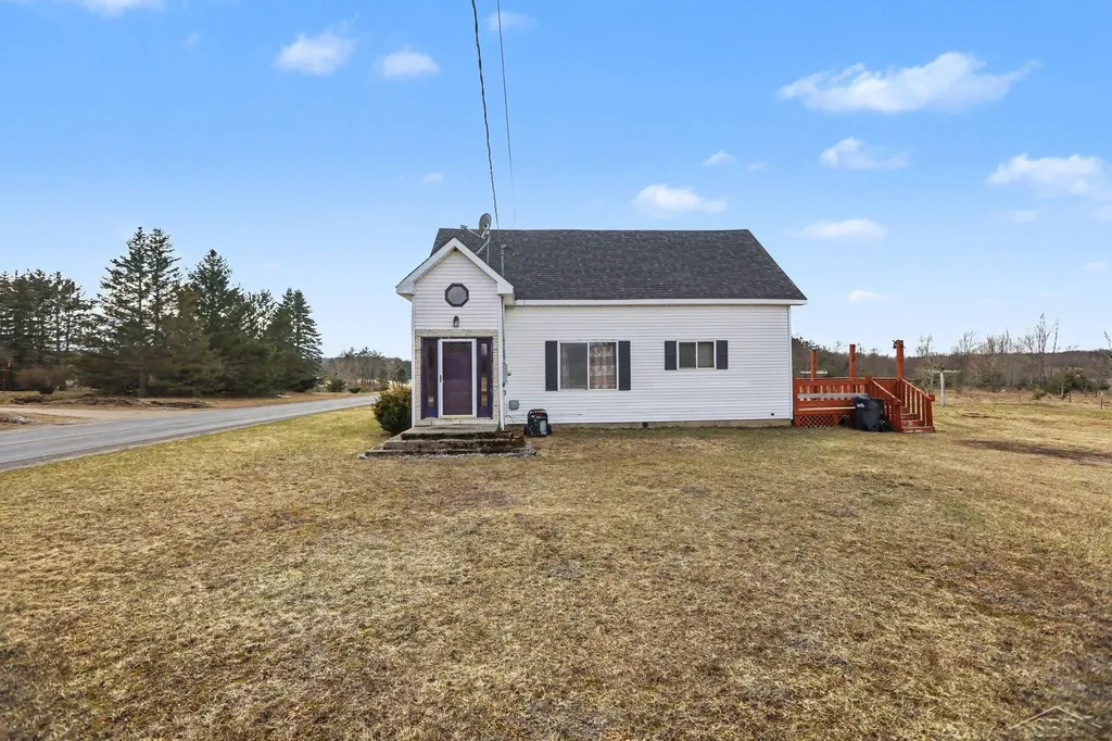 1742 W Moorestown Road Pioneer Township MI 49651
