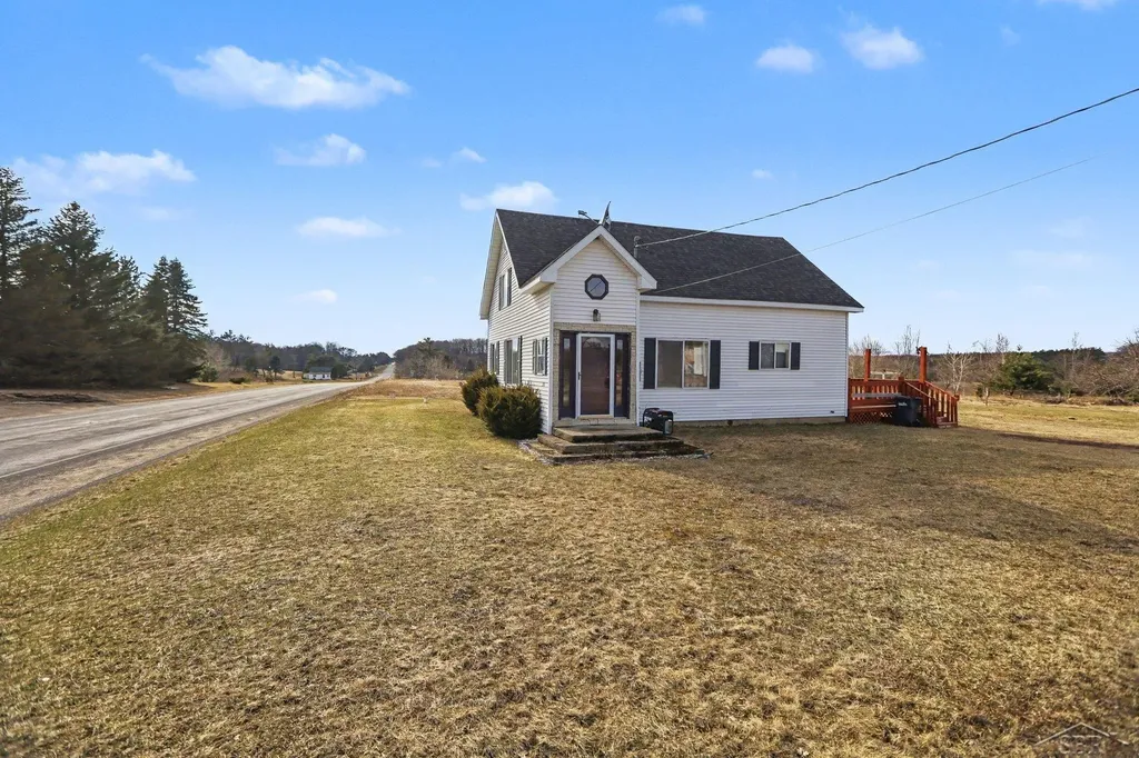 1742 W Moorestown Road Pioneer Township MI 49651