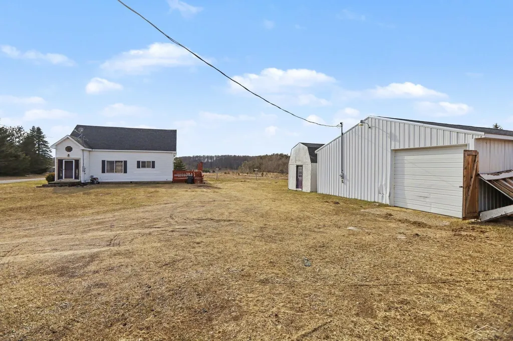 1742 W Moorestown Road Pioneer Township MI 49651