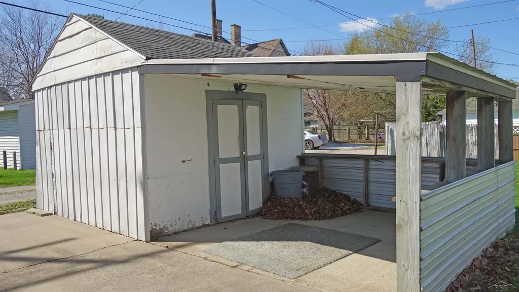 1013 18th Street Bay City City MI 48708