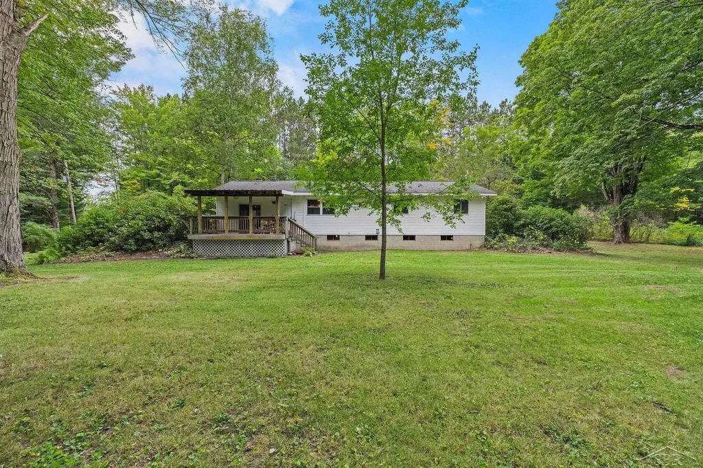 20686 Lakola Road Burdell Township MI 49688