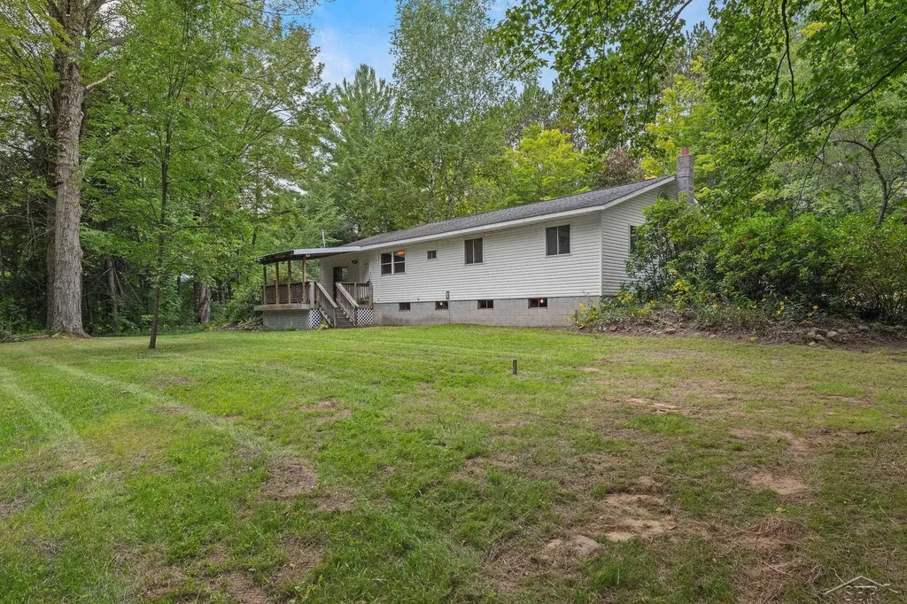 20686 Lakola Road Burdell Township MI 49688