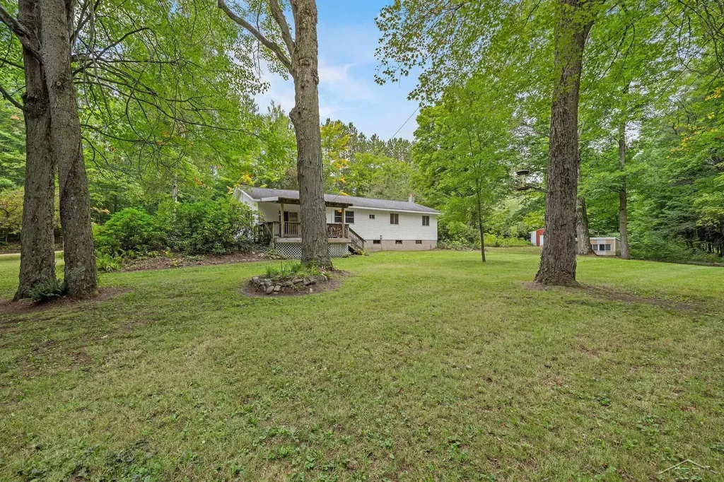 20686 Lakola Road Burdell Township MI 49688