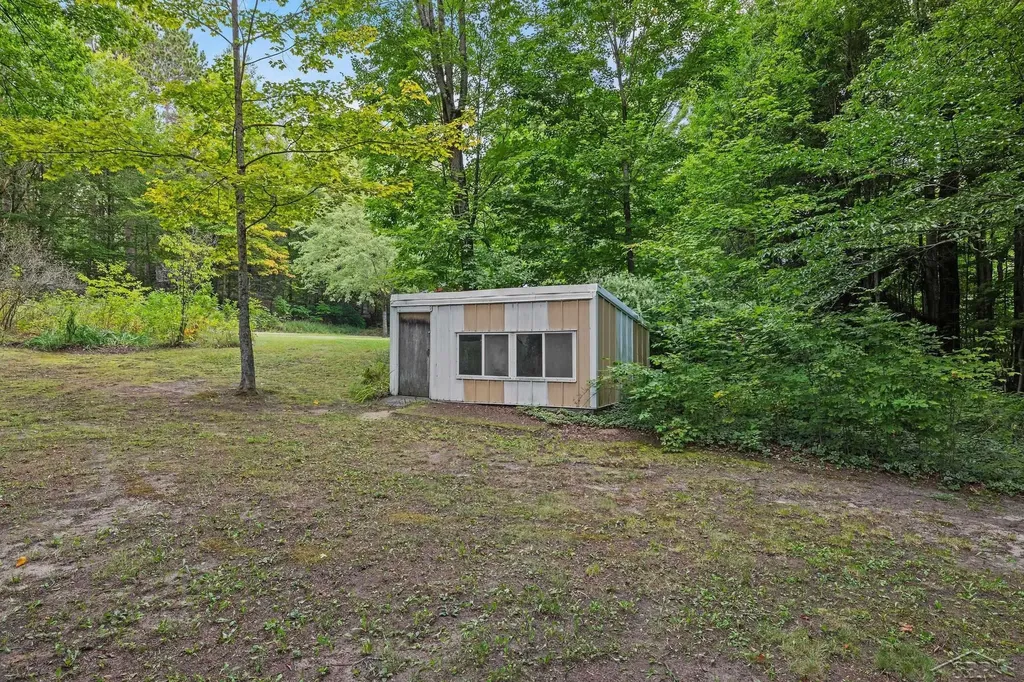 20686 Lakola Road Burdell Township MI 49688