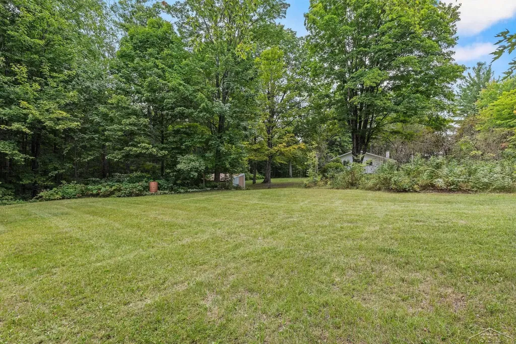 20686 Lakola Road Burdell Township MI 49688