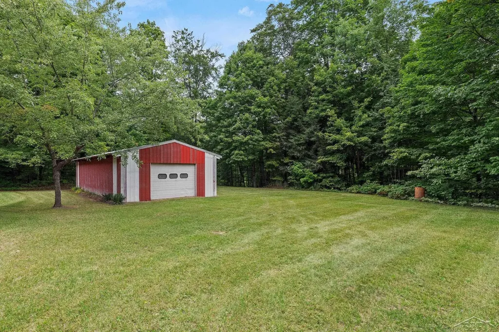 20686 Lakola Road Burdell Township MI 49688