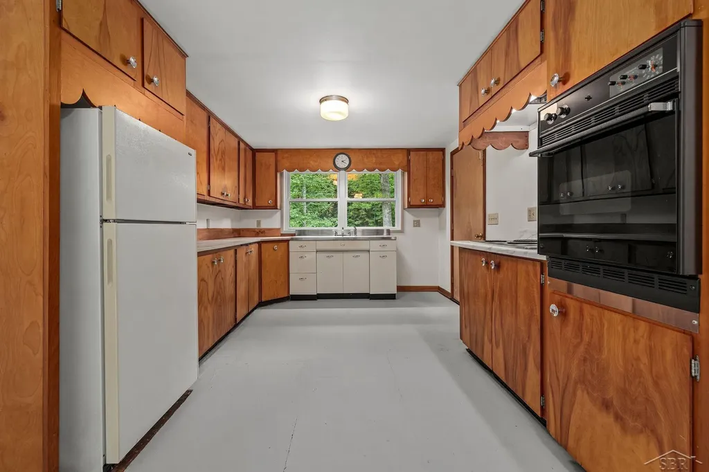 20686 Lakola Road Burdell Township MI 49688