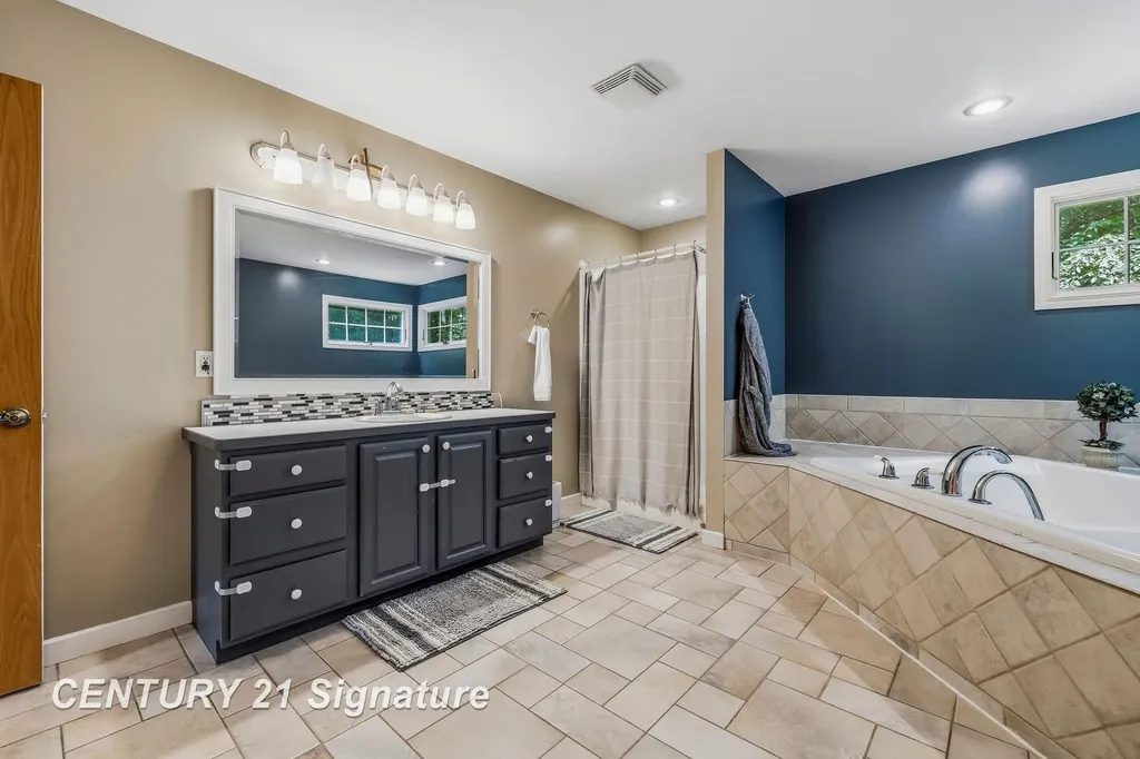 8201 Moll Lane Tittabawassee Township MI 48623