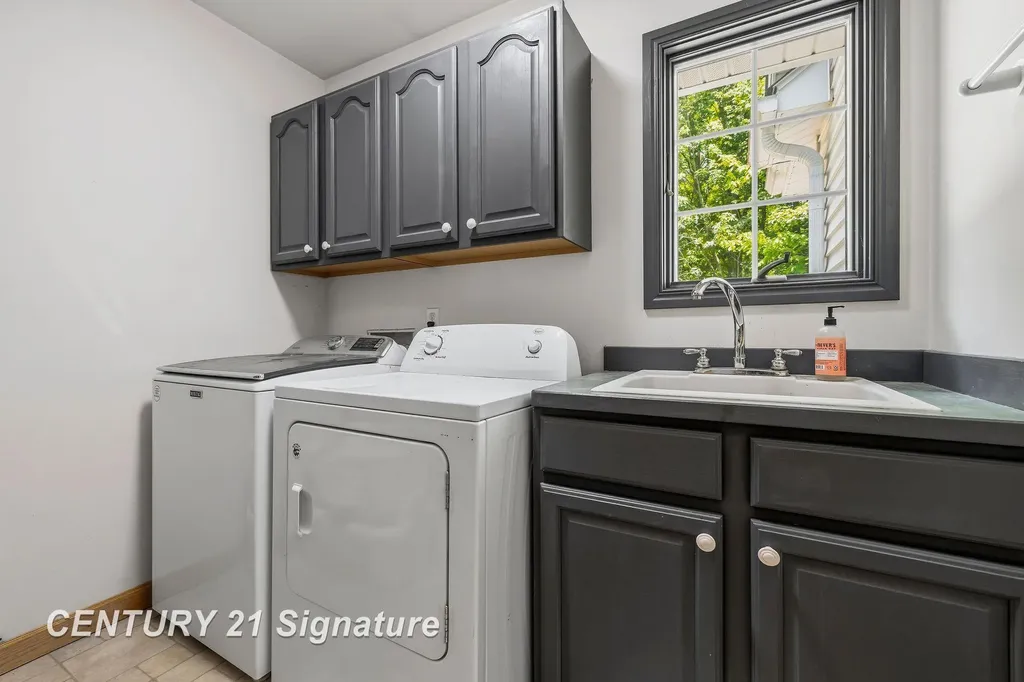 8201 Moll Lane Tittabawassee Township MI 48623