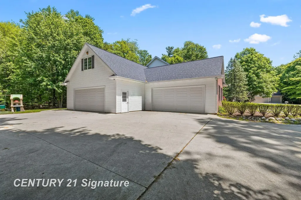 8201 Moll Lane Tittabawassee Township MI 48623