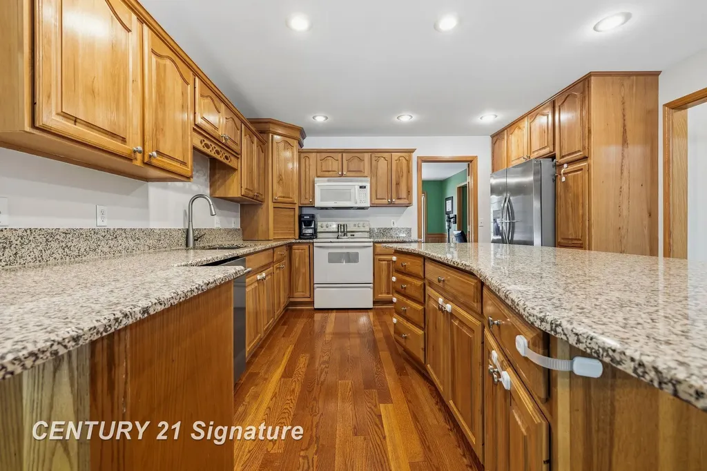 8201 Moll Lane Tittabawassee Township MI 48623