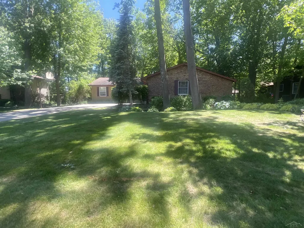 4197 Scarlet Oak Drive Saginaw Charter Township MI 48603