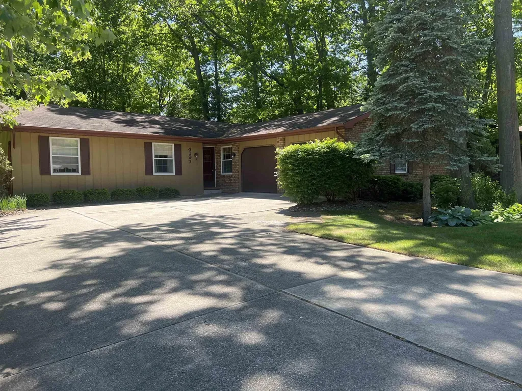 4197 Scarlet Oak Drive Saginaw Charter Township MI 48603