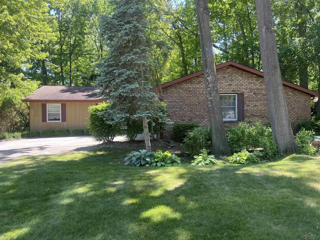 4197 Scarlet Oak Drive Saginaw Charter Township MI 48603