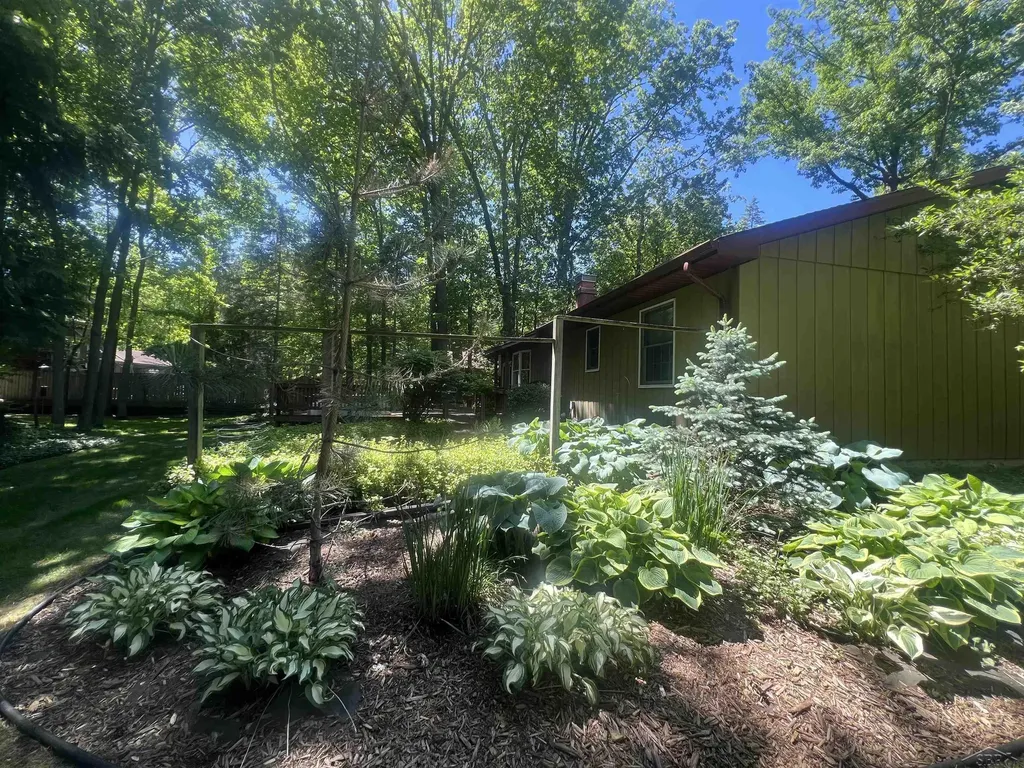 4197 Scarlet Oak Drive Saginaw Charter Township MI 48603