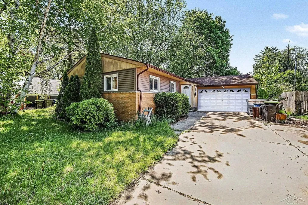 1200 Love Street Midland City MI 48642