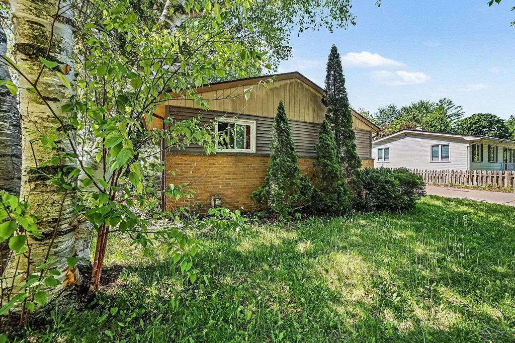 1200 Love Street Midland City MI 48642