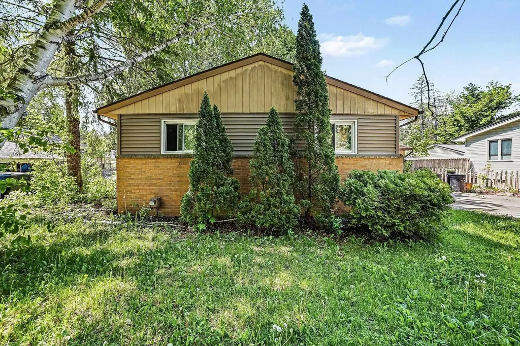 1200 Love Street Midland City MI 48642
