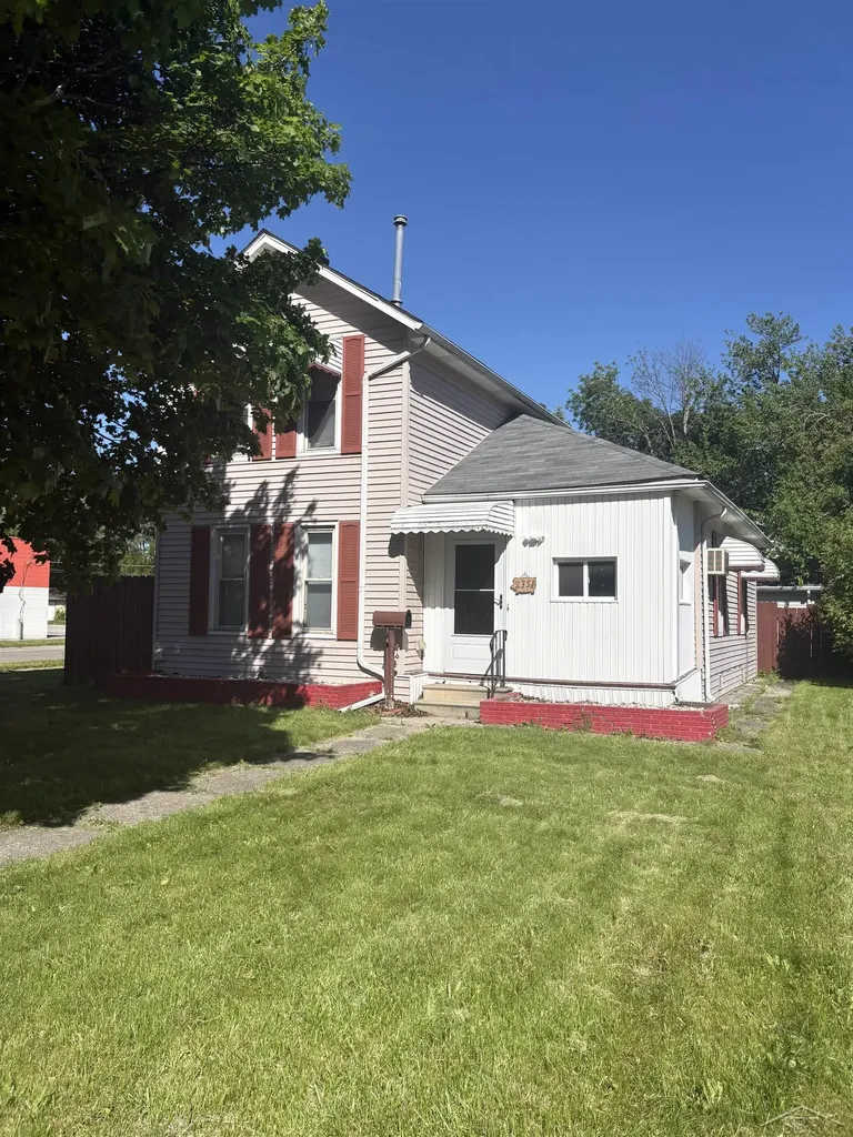 2351 S Michigan Street Saginaw City MI 48602