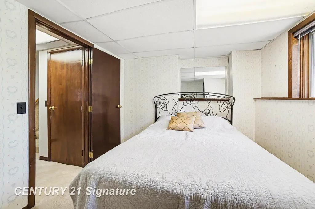4403 Robinhood Terrace Midland City MI 48642