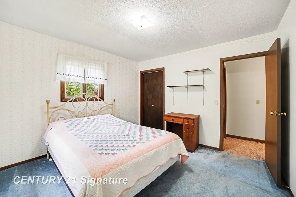 4403 Robinhood Terrace Midland City MI 48642