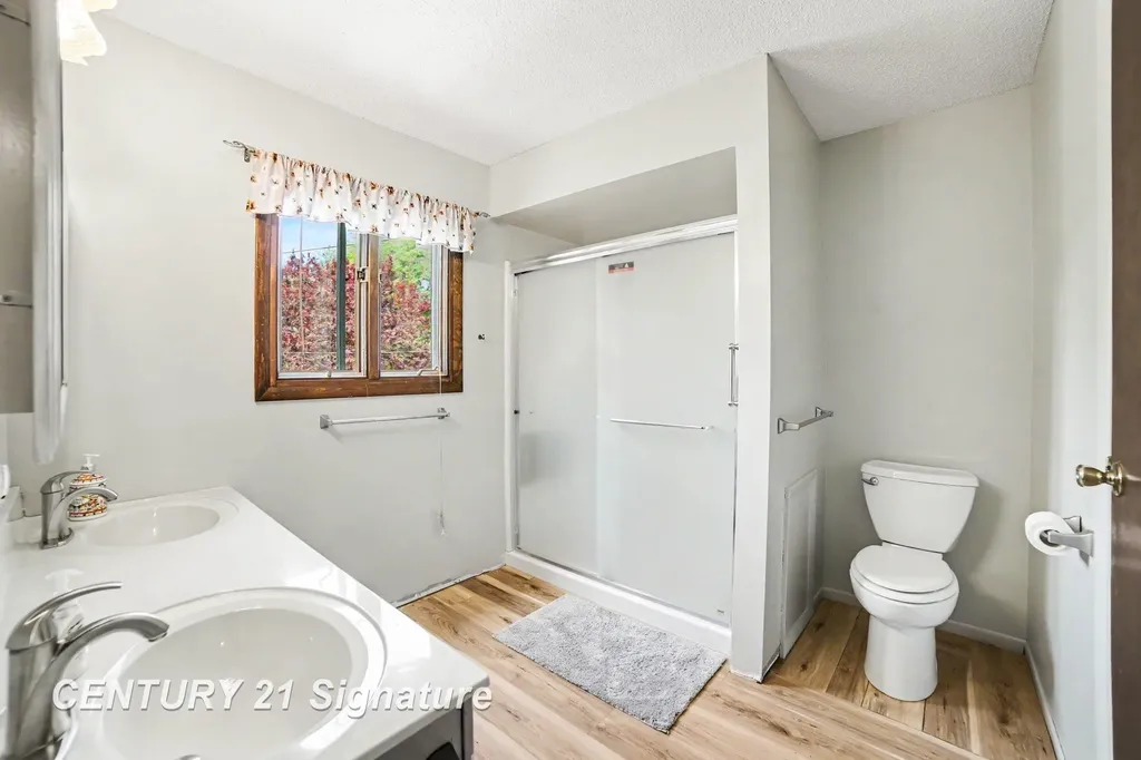 4403 Robinhood Terrace Midland City MI 48642