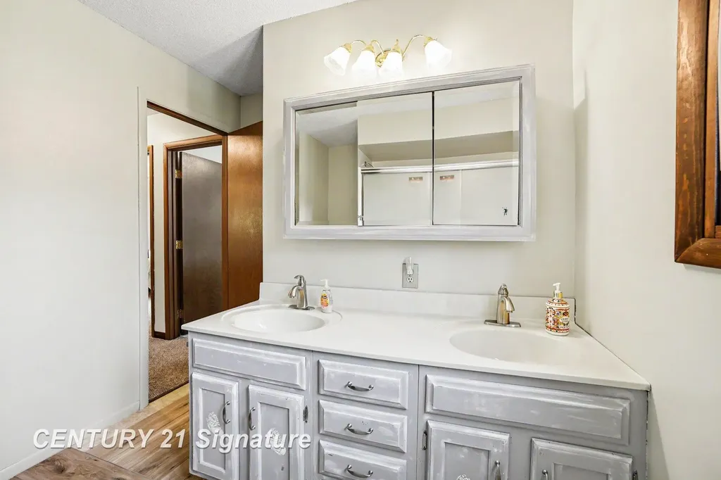 4403 Robinhood Terrace Midland City MI 48642