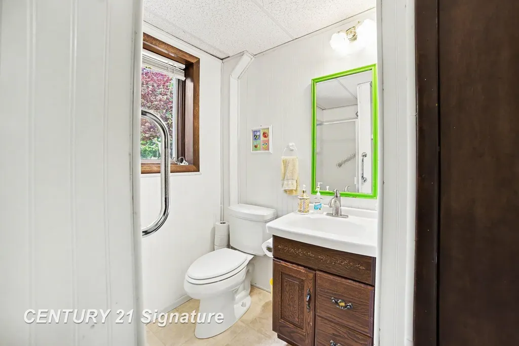 4403 Robinhood Terrace Midland City MI 48642