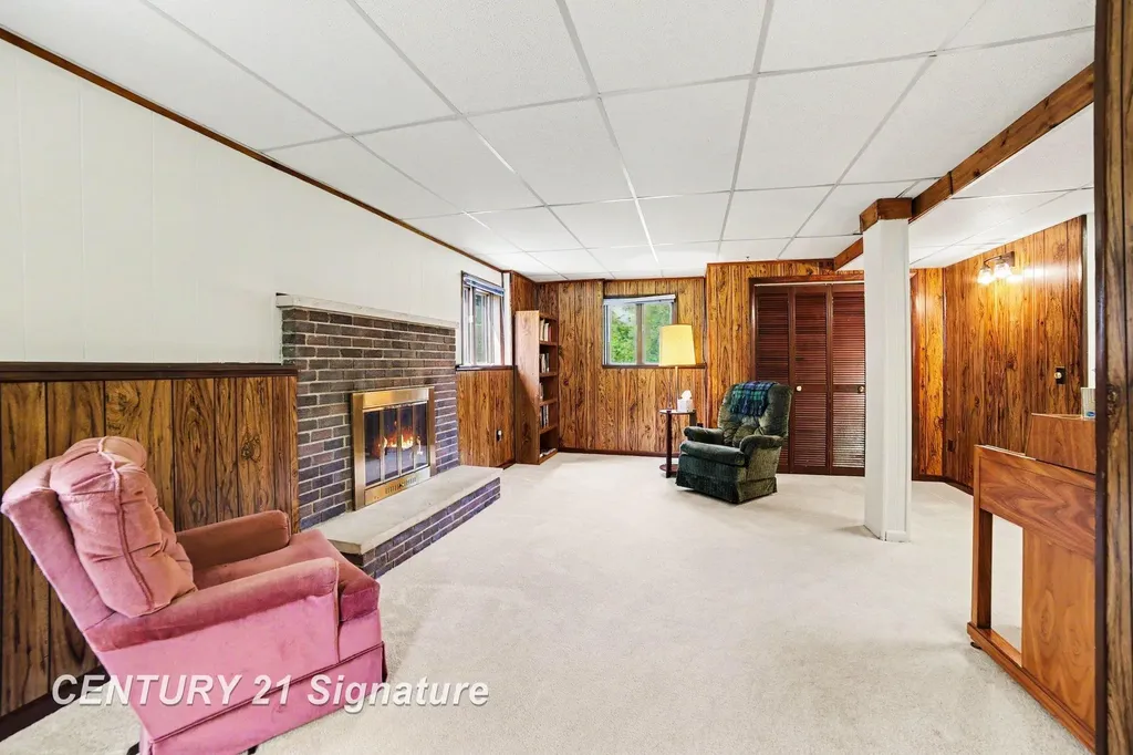 4403 Robinhood Terrace Midland City MI 48642