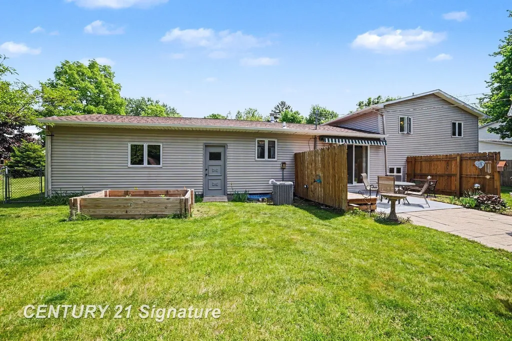 4403 Robinhood Terrace Midland City MI 48642