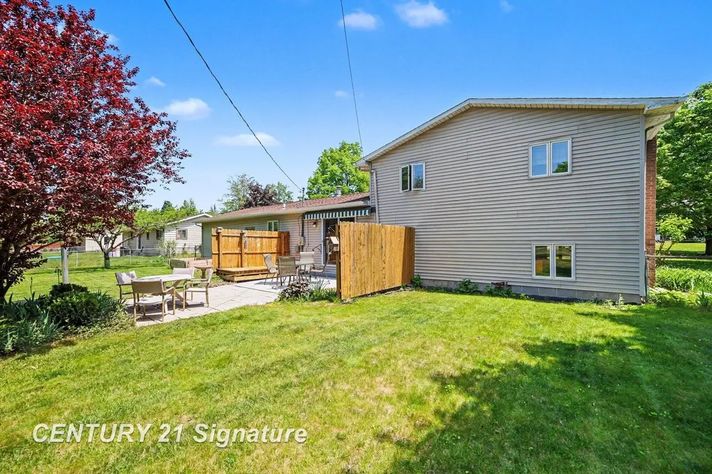 4403 Robinhood Terrace Midland City MI 48642