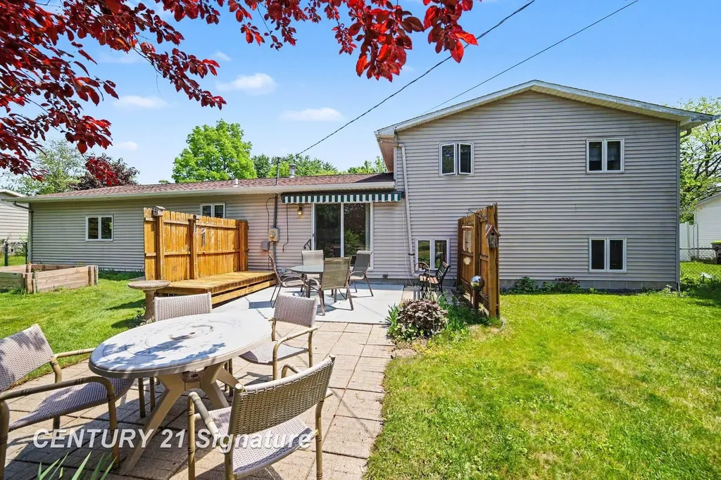 4403 Robinhood Terrace Midland City MI 48642