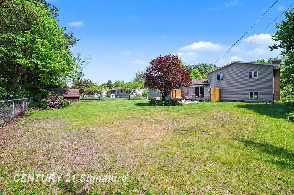4403 Robinhood Terrace Midland City MI 48642
