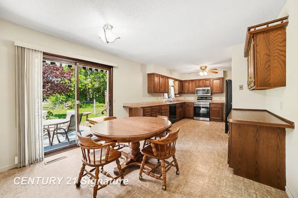 4403 Robinhood Terrace Midland City MI 48642