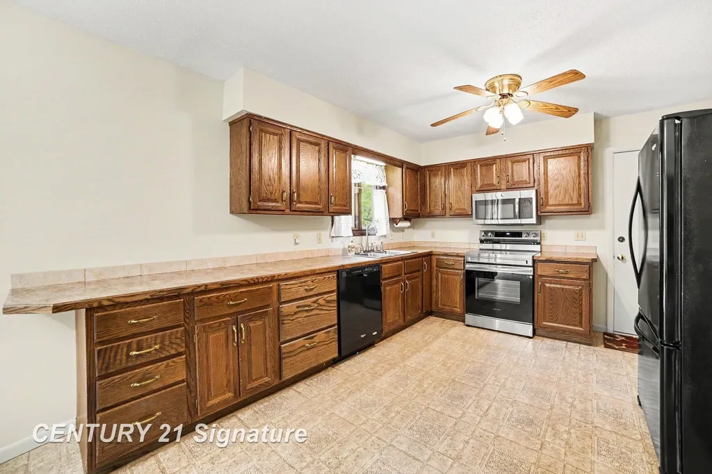 4403 Robinhood Terrace Midland City MI 48642