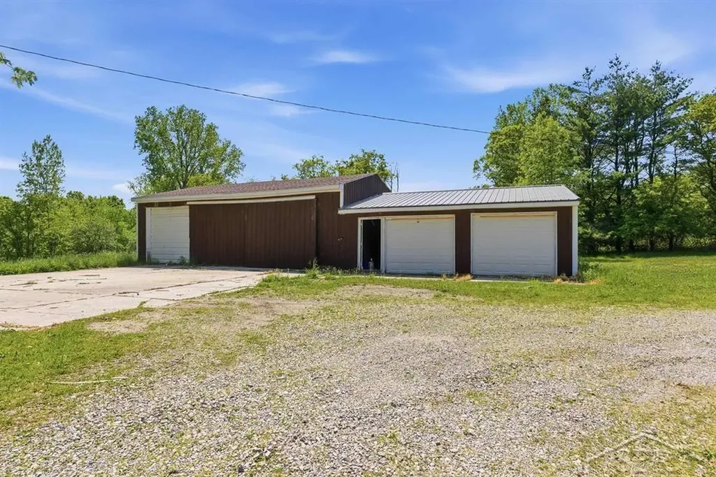 1777 W Pine River Road Porter Township MI 48615