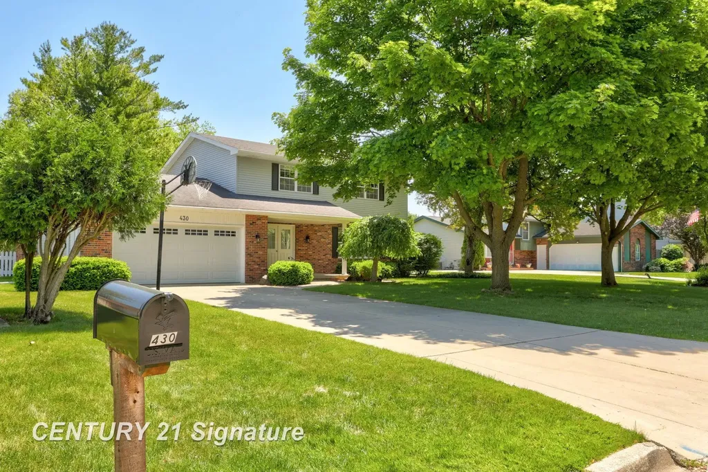 430 Cranbrook Drive Saginaw Charter Township MI 48638