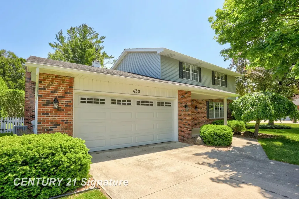 430 Cranbrook Drive Saginaw Charter Township MI 48638